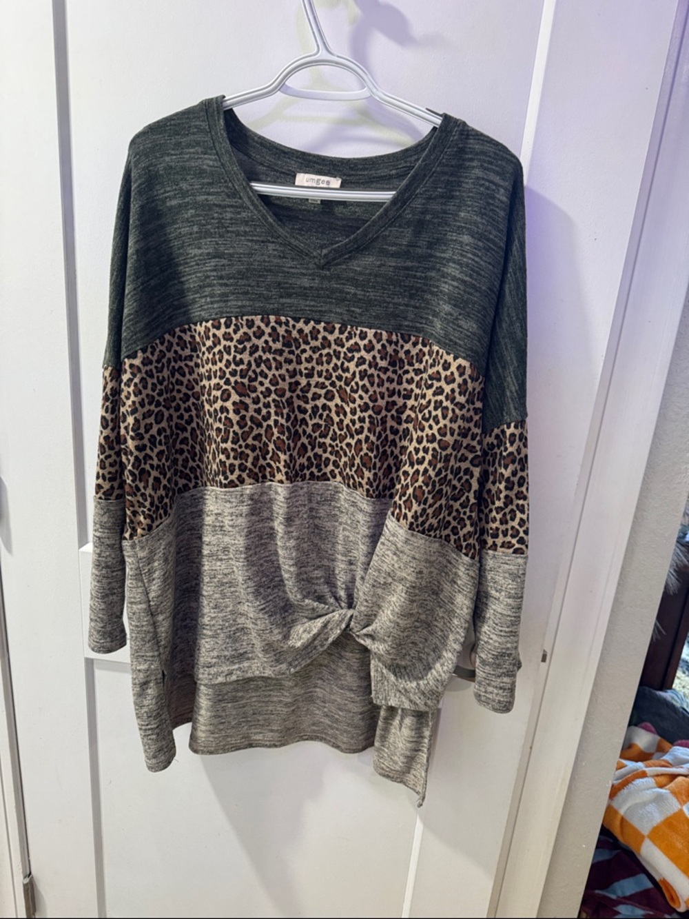 Colorblock Leopard Print V-Neck Knit Top - Green, Brown, Gray